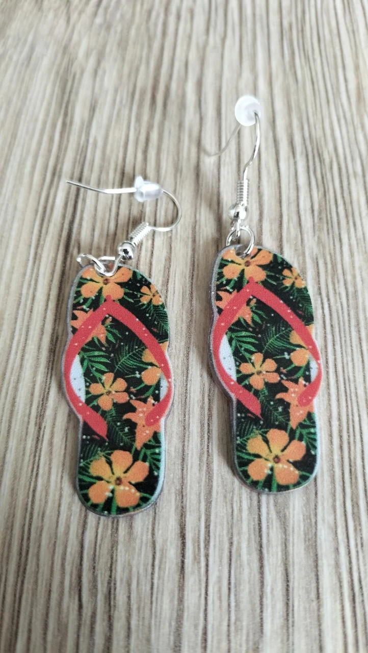 Boucles d'oreilles tongs noirs et roses fleurs tropicales